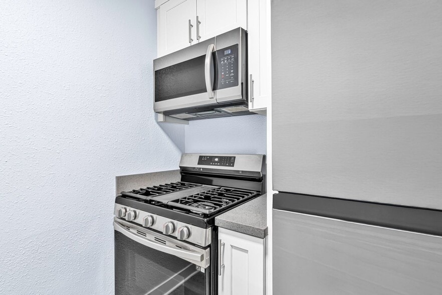 Building Photo - 1711 E Appleton St