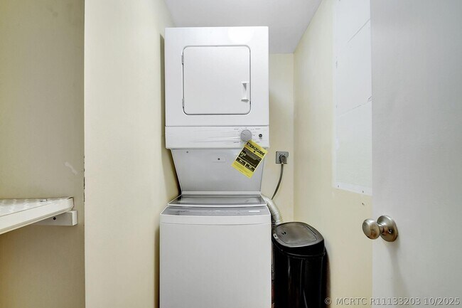 Building Photo - 318 Oak Harbour Dr