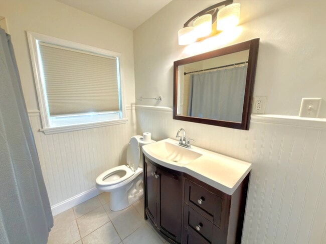 Building Photo - 1216 Eastwood Ave