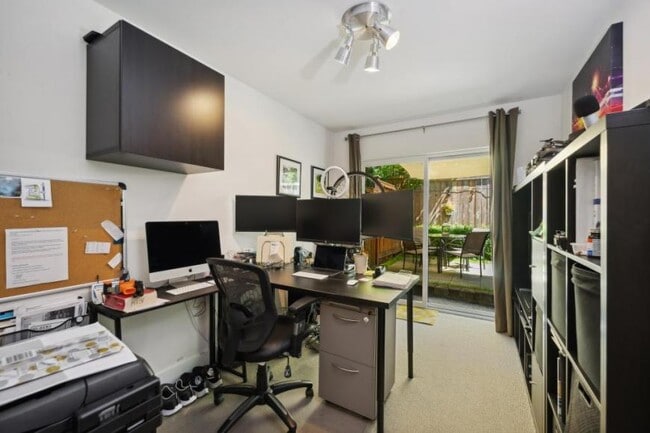 Building Photo - 2 bedroom in Seattle WA 98103