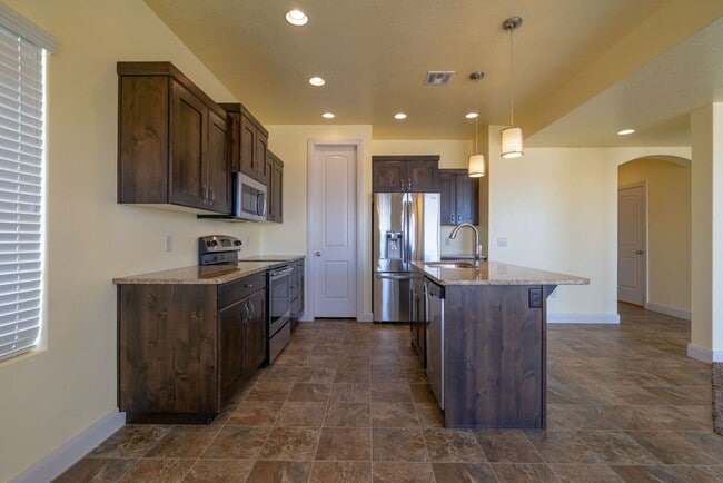 Building Photo - Stunning Home with 4 beds/2.5 baths and 3-Car Garage in Mulberry Estates