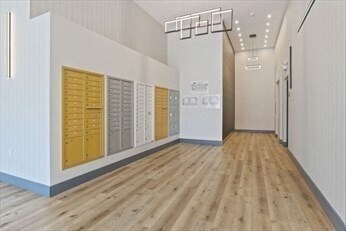 Building Photo - 60 Cross St