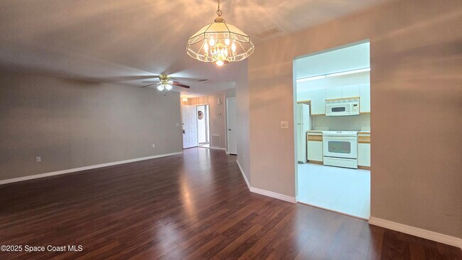Building Photo - 816 Greenwood Manor Cir