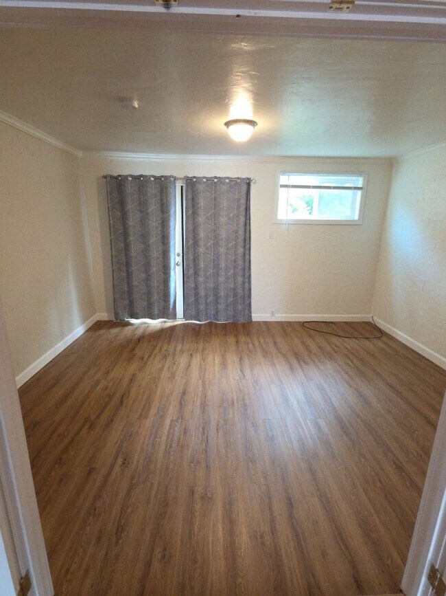 Building Photo - Central Lakeport 3-Bedroom Home