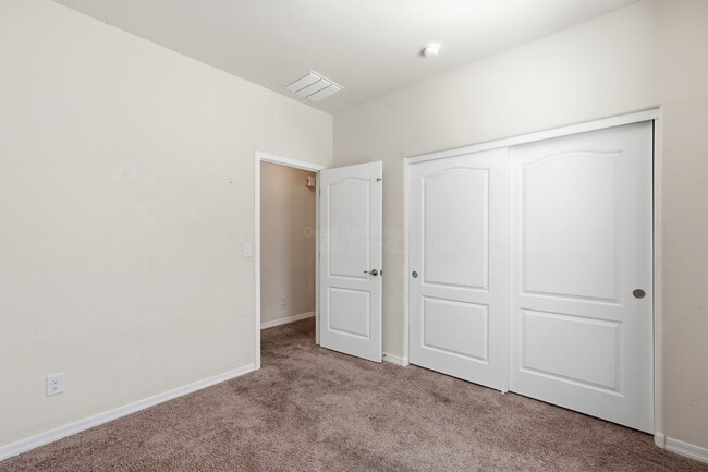 Building Photo - 6737 S Cut Bow Dr