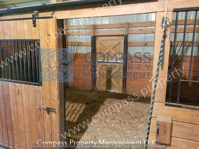 Building Photo - $2495 - 3 Bed Farm House on a Large Peacef...