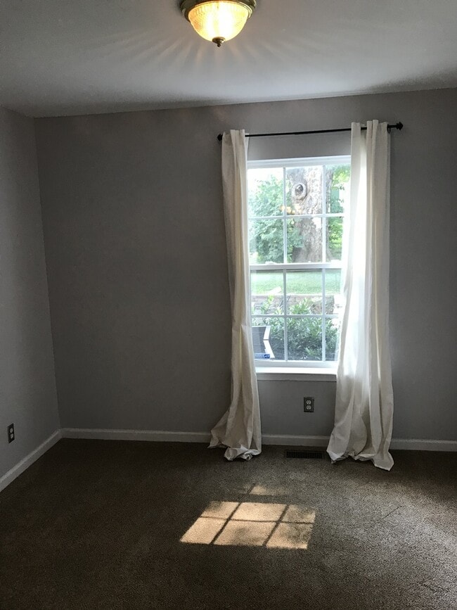 Building Photo - Historic Germantown Living