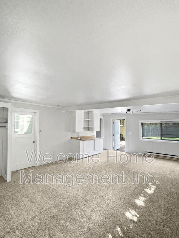 Building Photo - 2561 Olympic Blvd