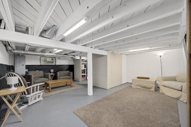 Building Photo - 430 S Highland Ave