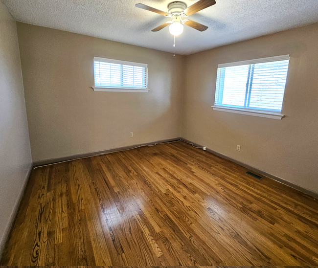 Building Photo - Spacious 3 bedroom 2 bath home in Rossvill...