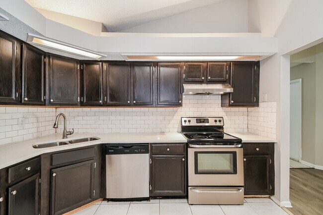 Building Photo - 1841 Quebec Ct