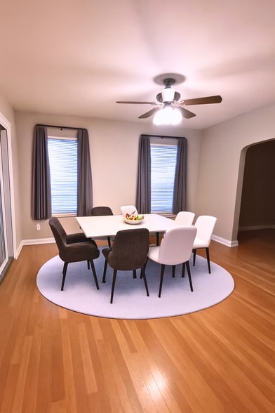 Building Photo - 4701 N Kilbourn Ave