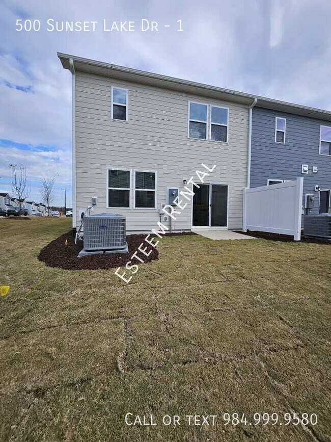 Building Photo - 500 Lake Dr