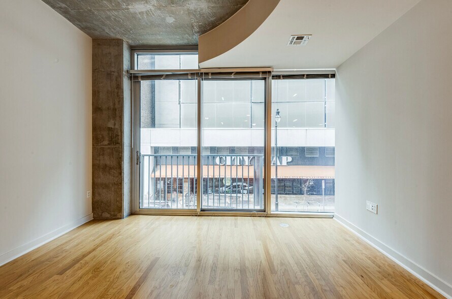 Building Photo - 301 Demonbreun St
