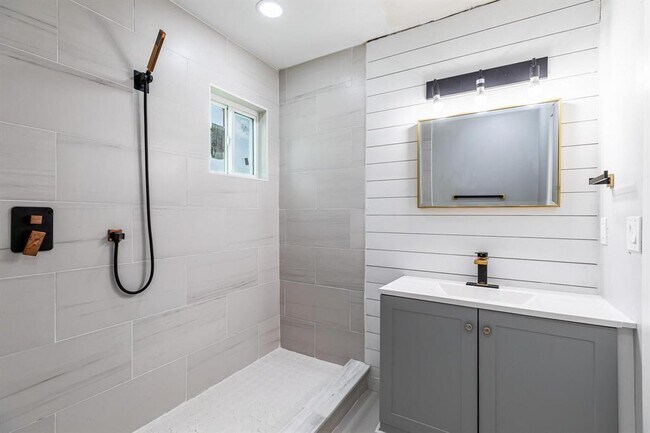 Building Photo - 9529 Fairland Dr