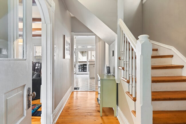 Building Photo - 3438 N Paulina St