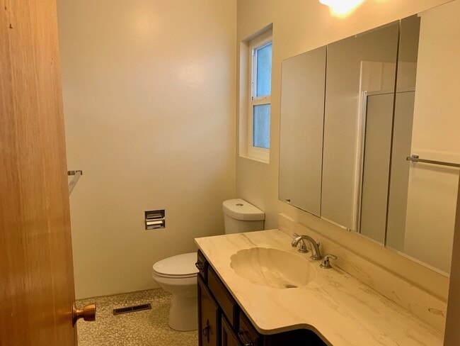 Building Photo - 3 bed 2 bath Monterey Home For Rent