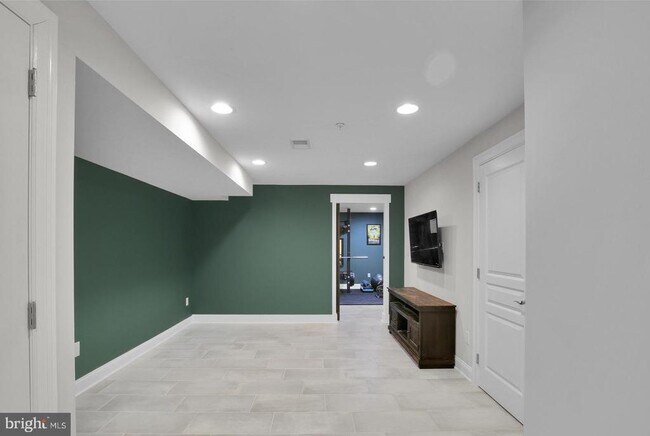 Building Photo - 1715 N Howard St