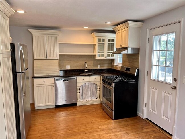 Primary Photo - 129 Vernon Ave
