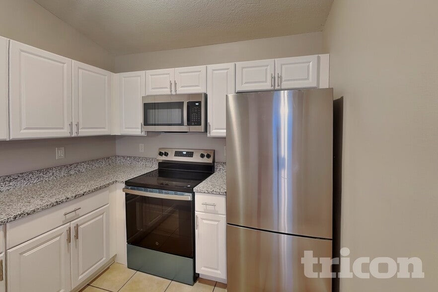 Building Photo - 682 Channing Dr