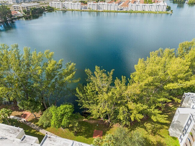 Building Photo - 10000 NW 80th Ct