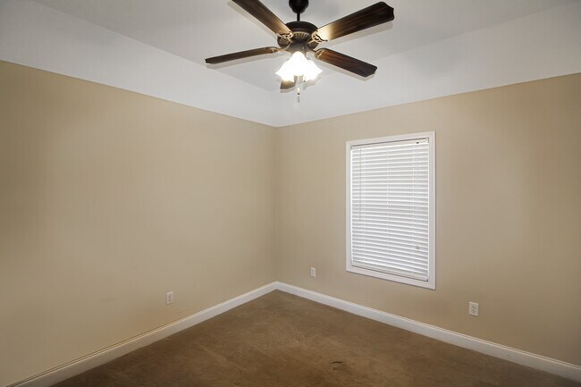 Building Photo - 165 Harvey Cir