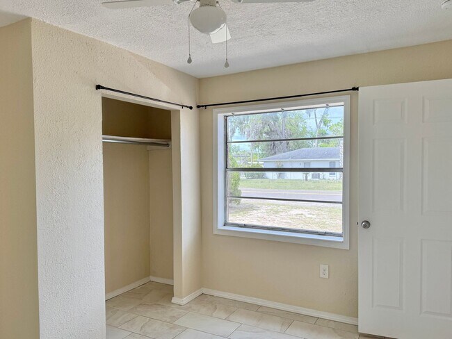 Building Photo - R# 5058-5059-P