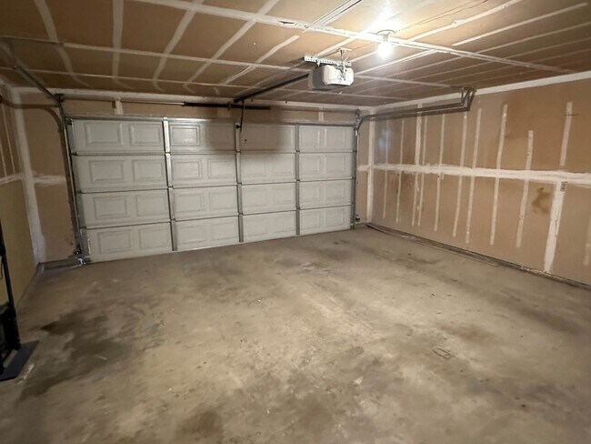 Building Photo - 1622 S Peppertree Ct