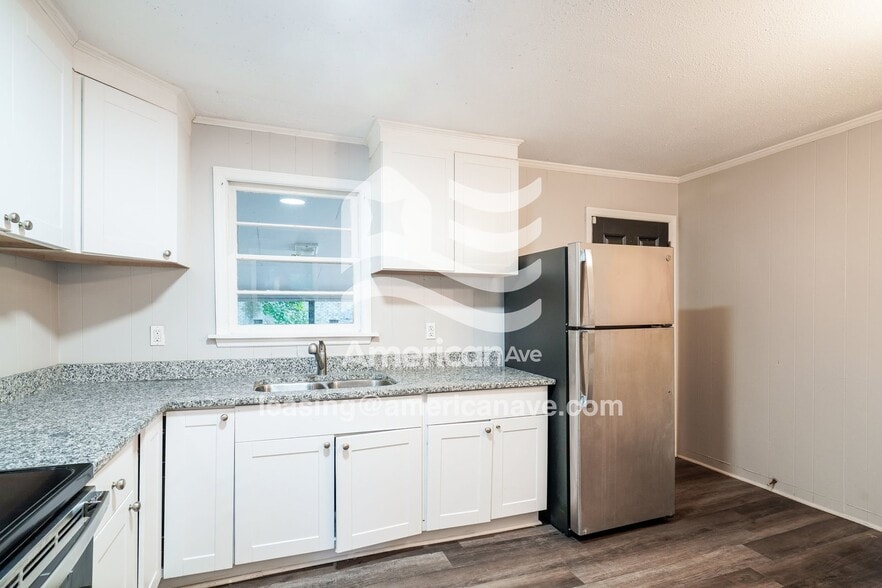 Building Photo - 912 Old Oak Dr