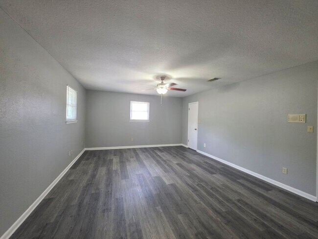Building Photo - 7819 Hearthstone Cir