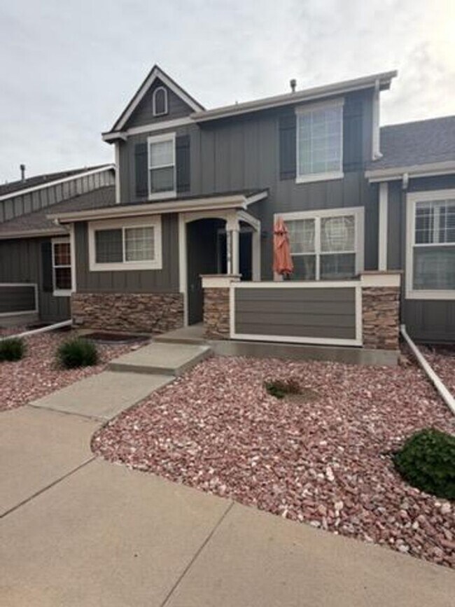 Building Photo - 2 Bedroom Townhome with Community Pool