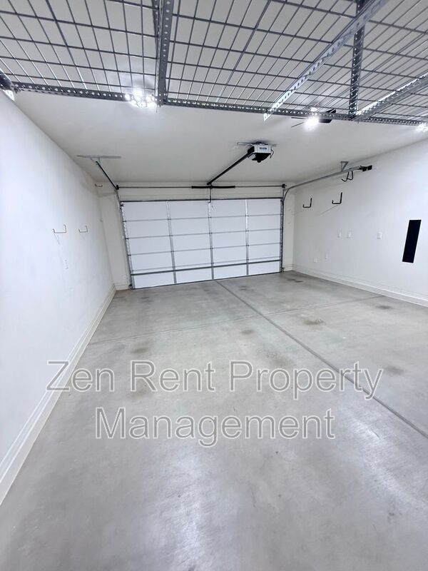 Building Photo - 32209 Daylight Dr