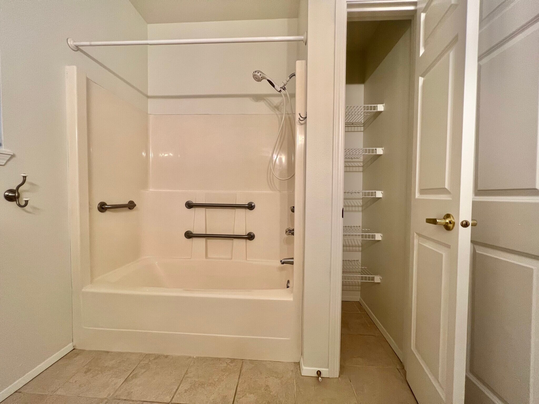Building Photo - 12712 Admiralty Way