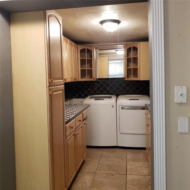 Building Photo - 6014 Southern Comfort Blvd