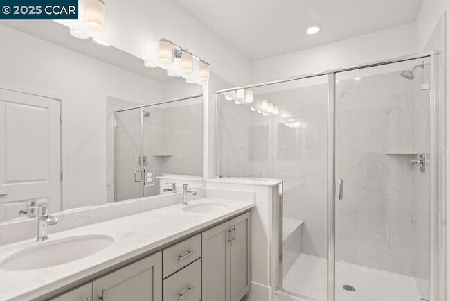 Building Photo - 725 Delve Ct