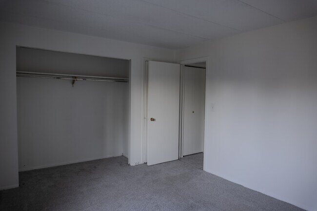 Building Photo - 2440 Noble Rd
