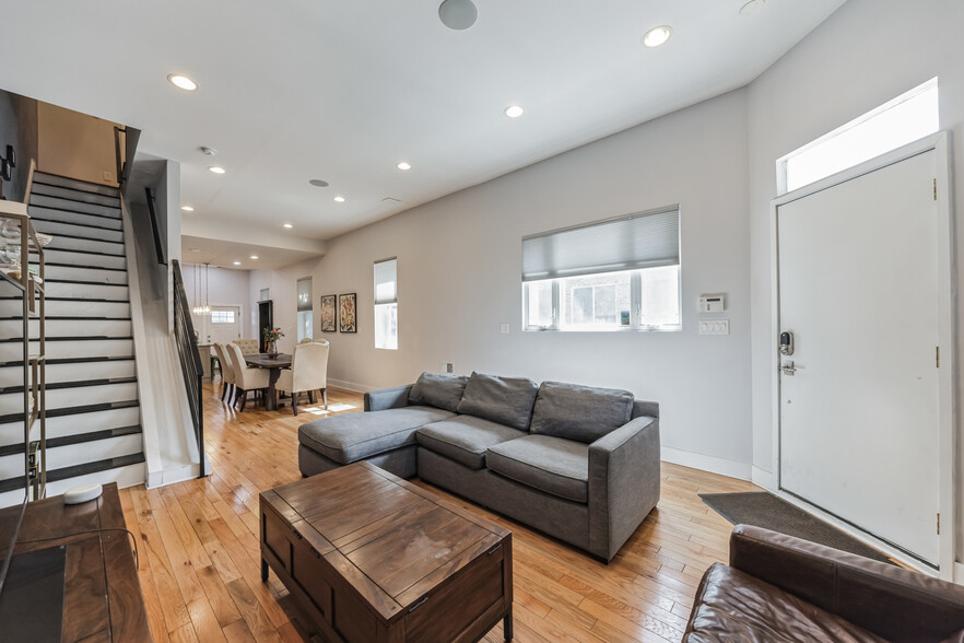 Living Room - 1921 Reed St