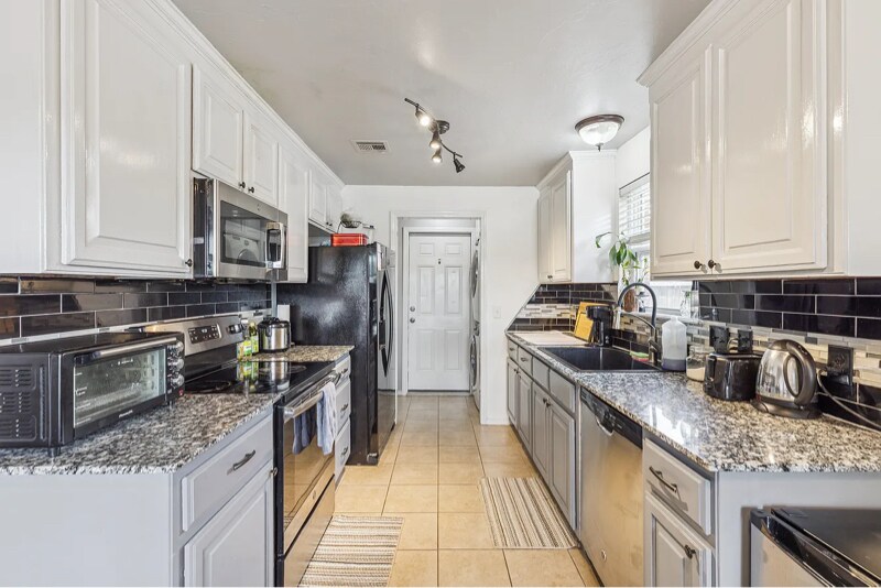 Building Photo - 1316 Sunrise Dr