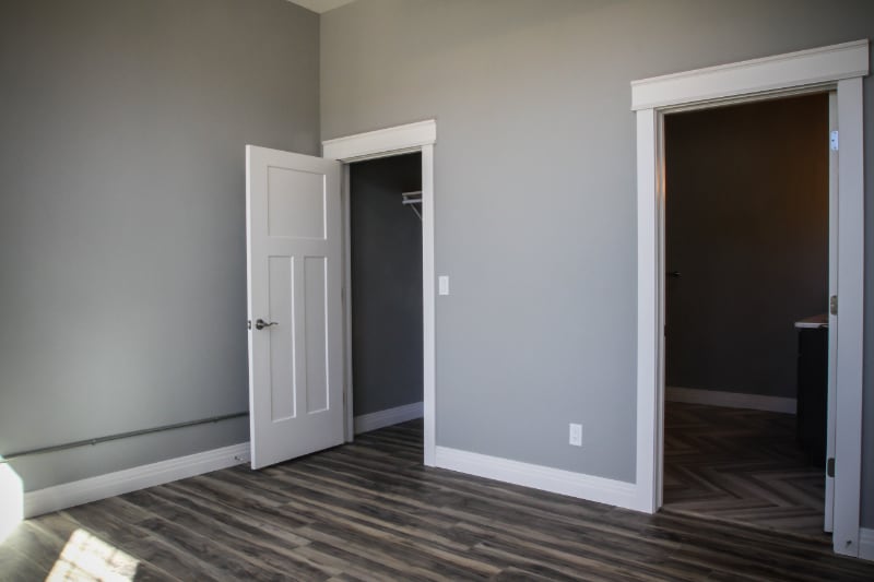 Building Photo - 218 E 7th St