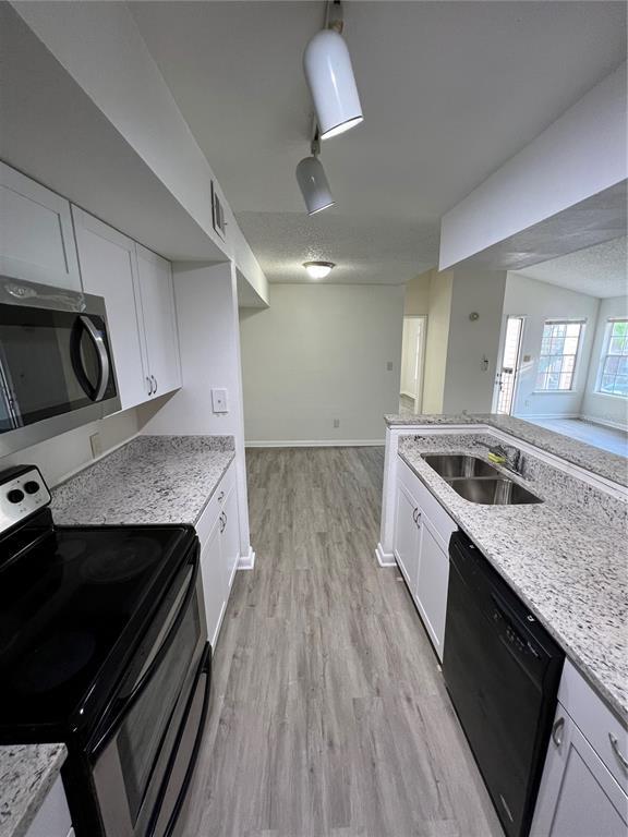 Building Photo - 4200 Thornbriar Ln