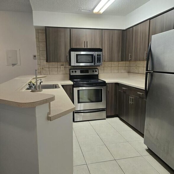 Building Photo - 2445 SW 18th Terrace