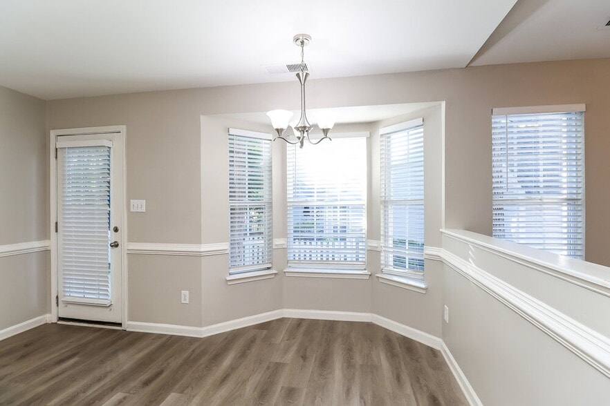 Building Photo - 6222 Spanish Moss Ln