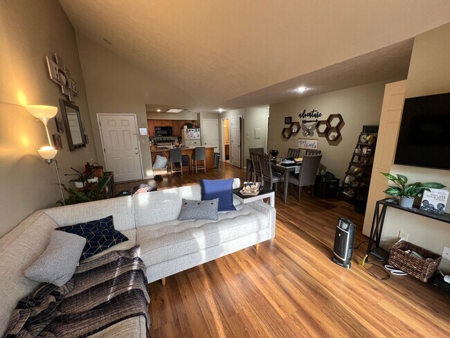 Building Photo - 2 Bedroom, 2 Bath by Mall Available Now!  $1,500 monthly
