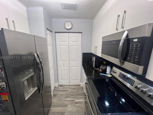 Building Photo - 943 SW 143rd Terrace