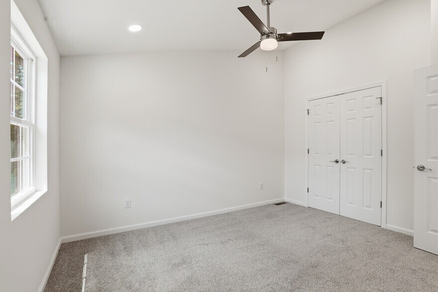 Building Photo - 516 Singletary St SE