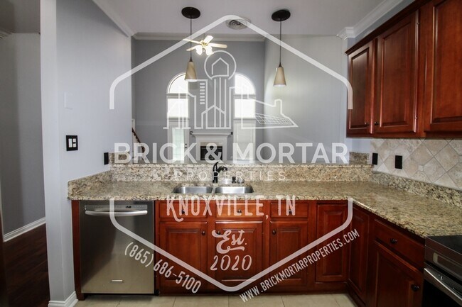 Building Photo - 613 Chapel Point Ln