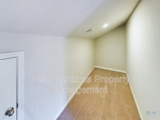 Building Photo - 11 Endeavor Cir