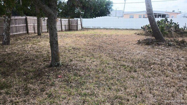 Building Photo - 3 bedrooms near the beach