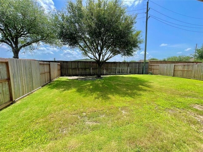 Building Photo - 10006 Western Pine Trail