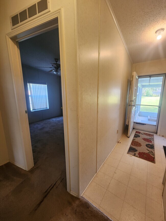 Building Photo - 5924 Vanco Dr